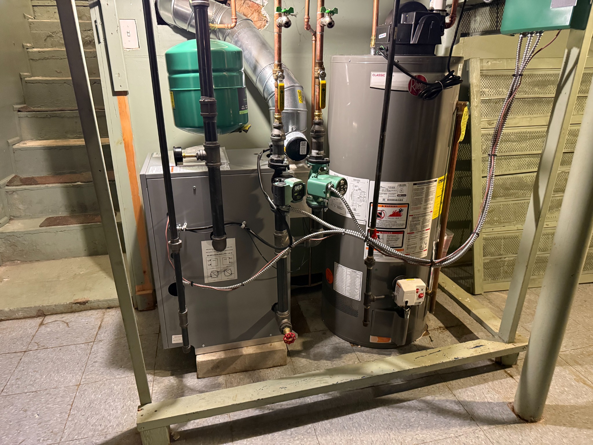Water heater and nearby hydronic piping installed by AHVEE